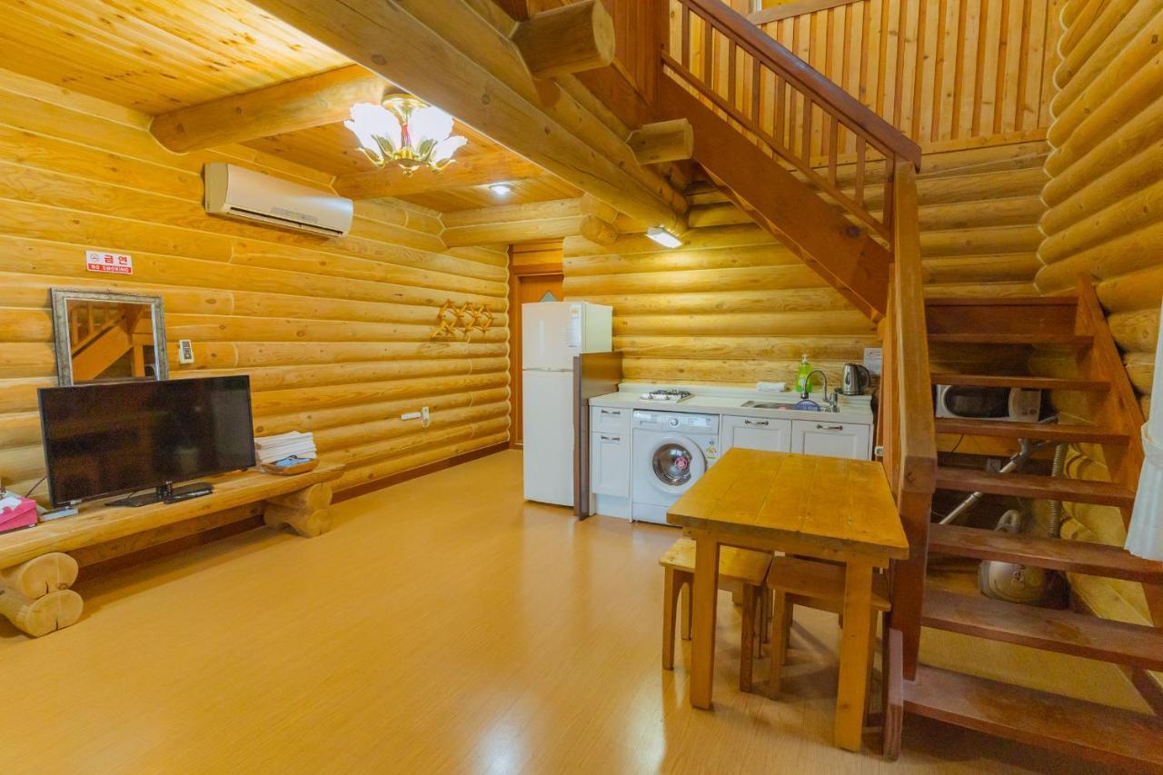 Jungmun Log Pension&Resort Seogwipo Luaran gambar