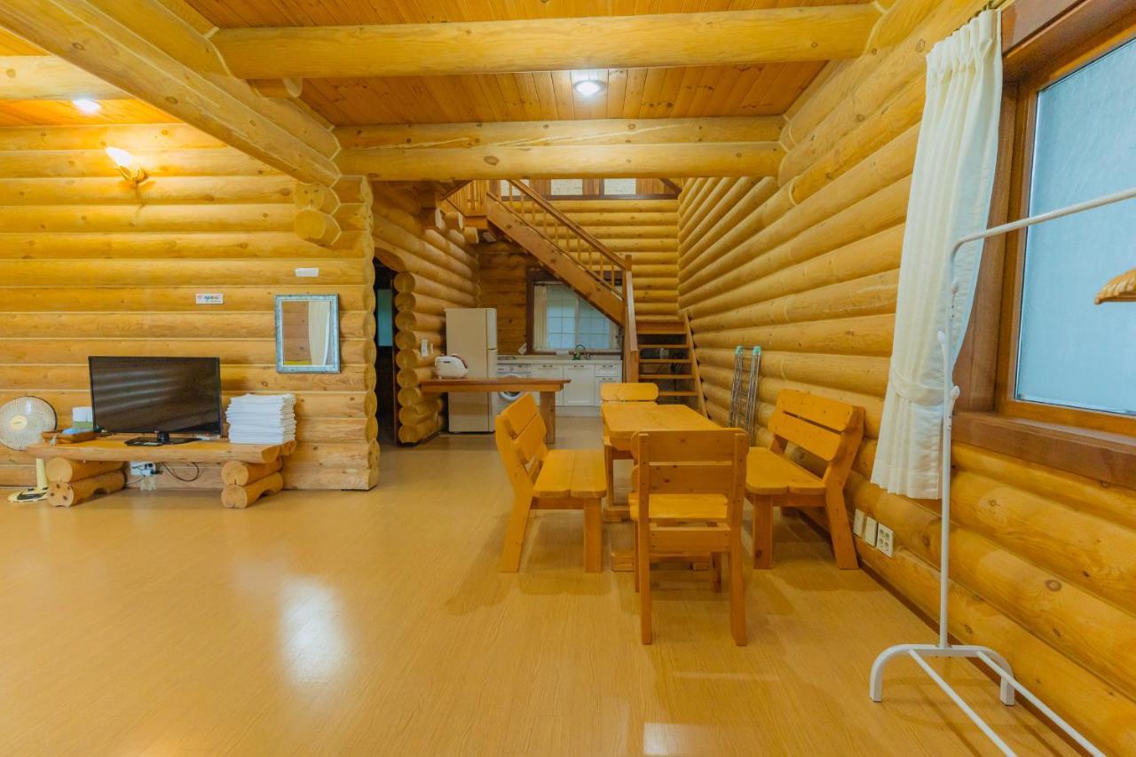 Jungmun Log Pension&Resort Seogwipo Luaran gambar