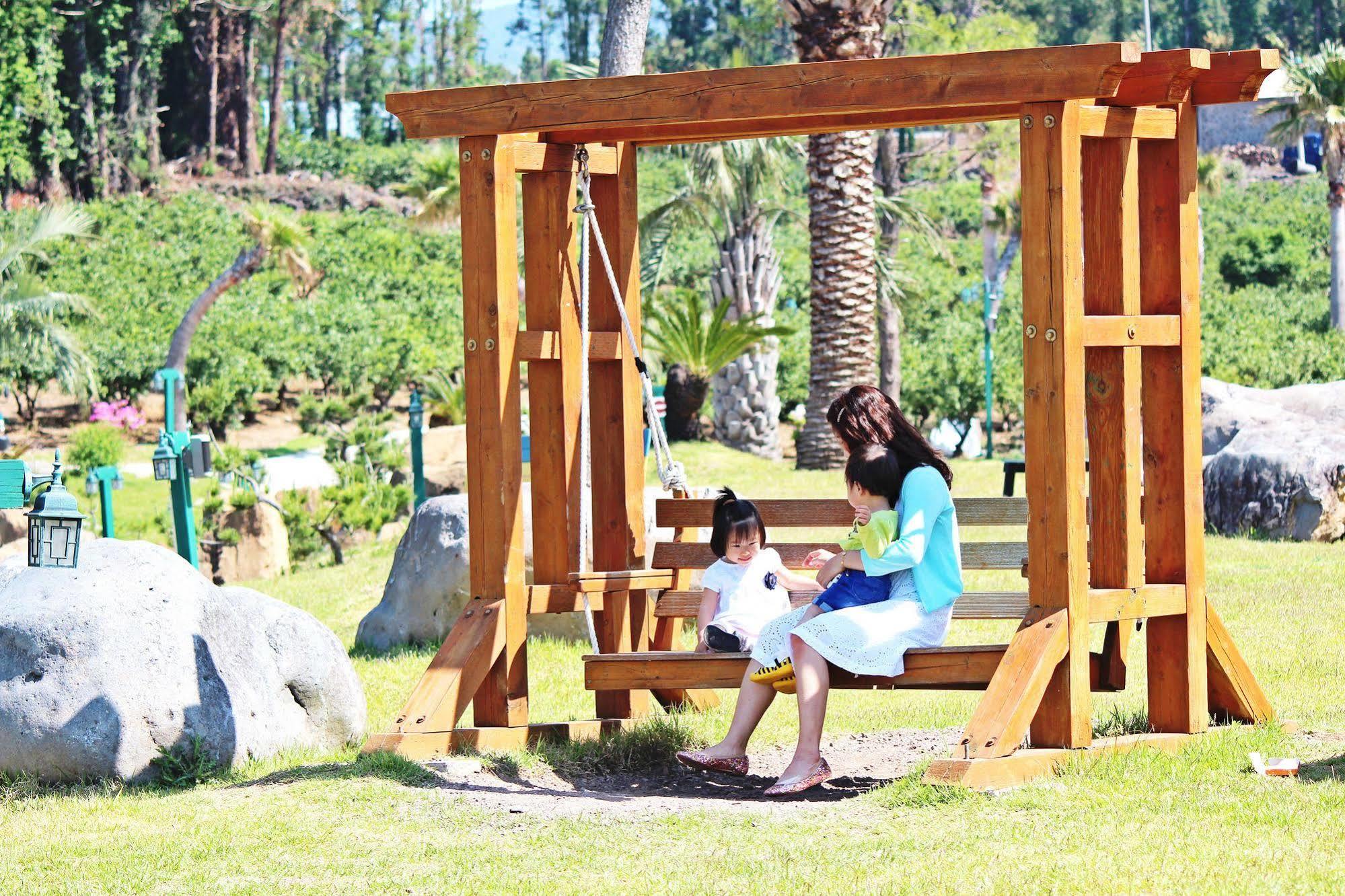 Jungmun Log Pension&Resort Seogwipo Luaran gambar
